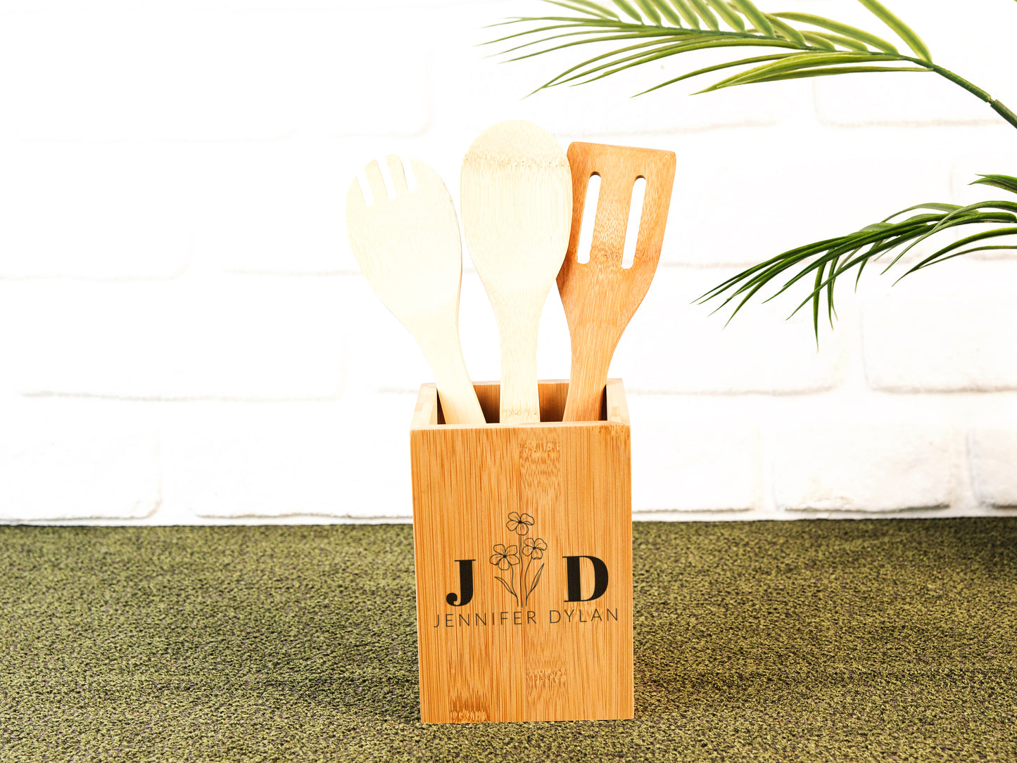 UTENSILS HOLDER